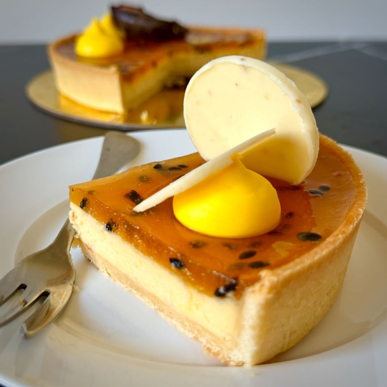 Passionfruit Cheesecake (18cm)
